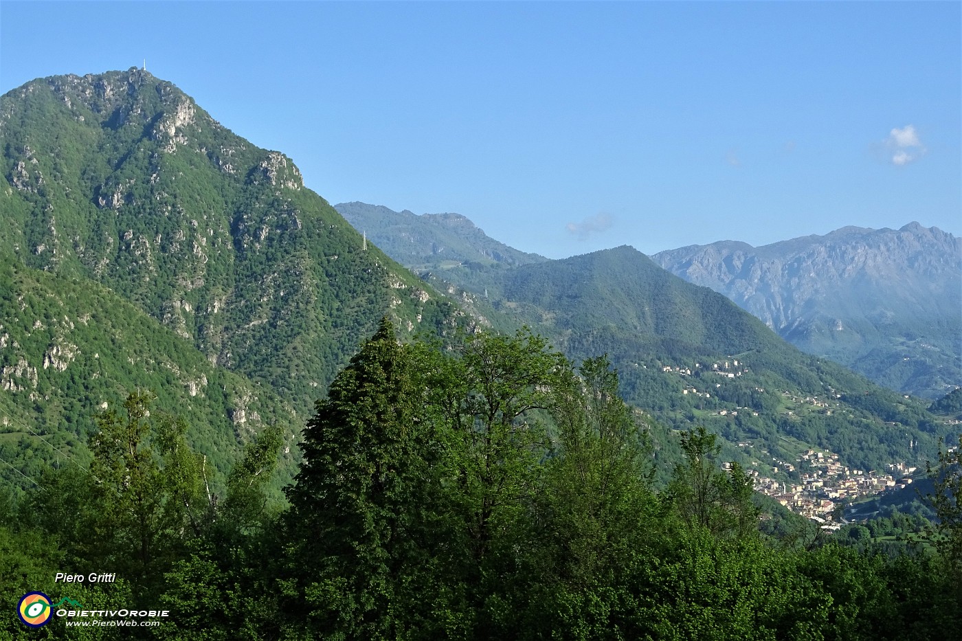 35 Vista da La Torre sul Monte Zucco, cresta della 'Direttissima'.JPG